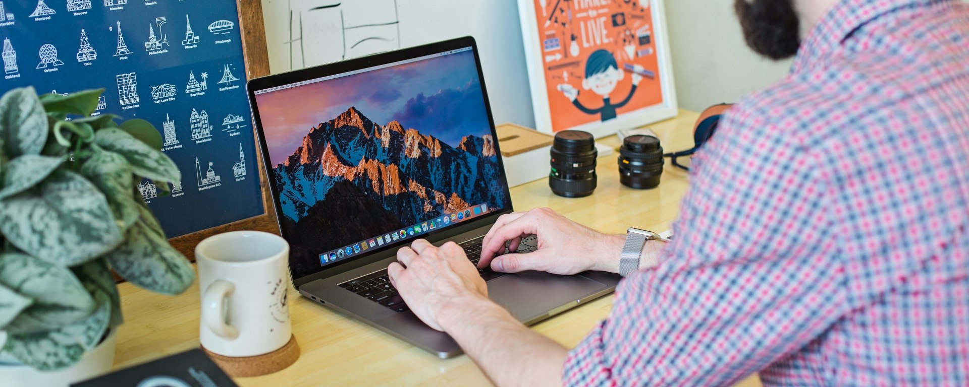 Freepik lança editor gratuito com centenas de templates prontos