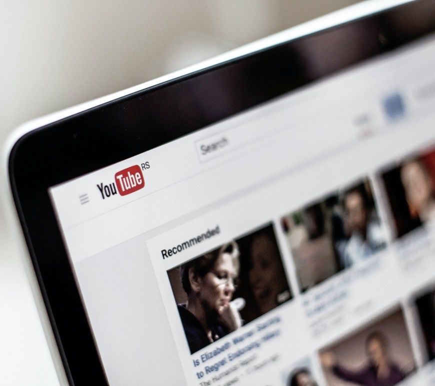 Quer saber o que o algoritmo do Youtube leva em consideração para fazer seu trabalho? O próprio Youtube veio a público explicar alguns pontos. A seguir, você saberá quais pontos são esses.