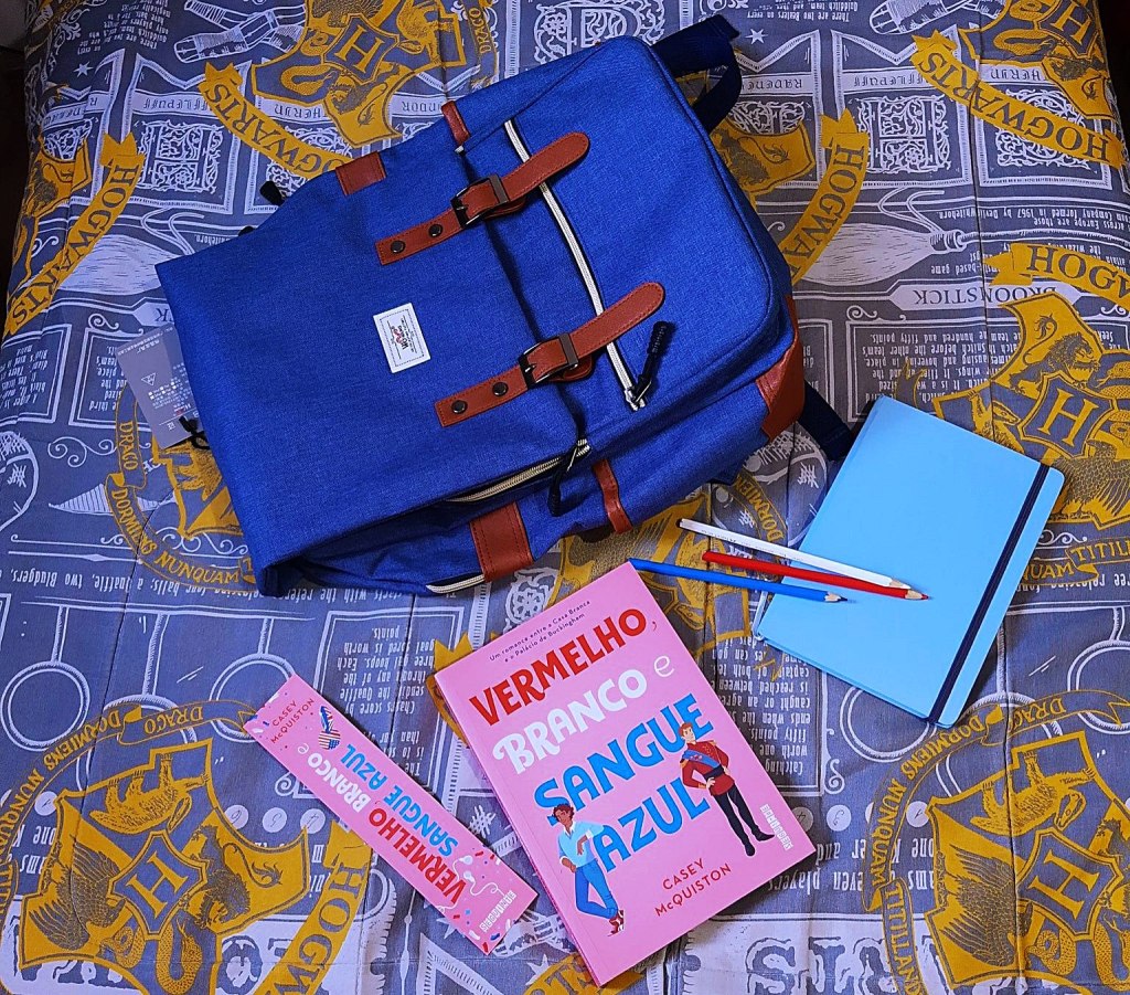 Imagina se o filho da presidenta dos EUA se apaixonasse pelo príncipe do Reino Unido? Essa é a premissa do romance Vermelho, Branco e Sangue Azul.