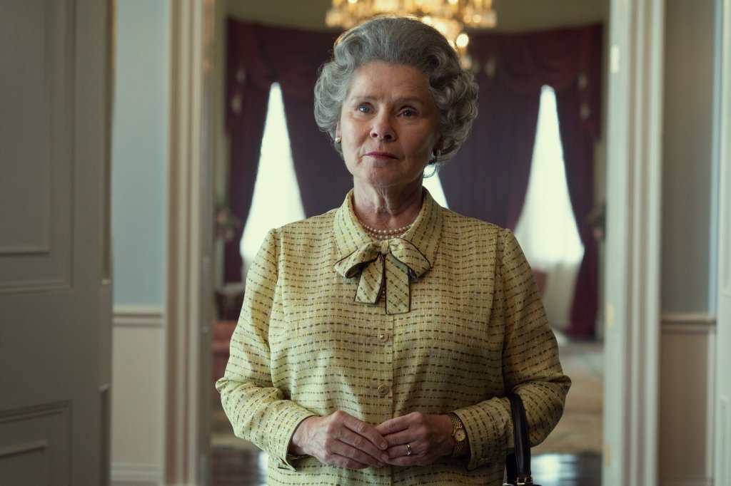 primeira imagem da atriz Imelda Staunton como a rainha Elizabeth