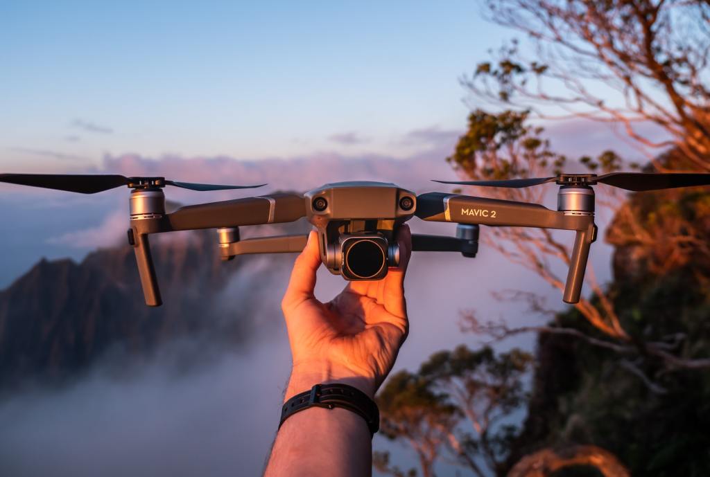 De acordo com uma das pesquisas de marketing da Singularity University, os drones vão domina o mundo nos próximos anos! (Foto: Unsplash)