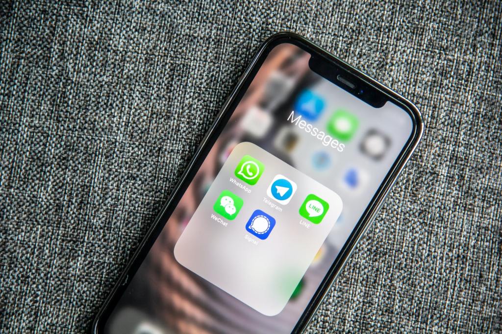 O sistema de pagamentos pelo WhatsApp só permite a transferência de dinheiro de uma pessoa física para outra. (Foto: Unsplash)