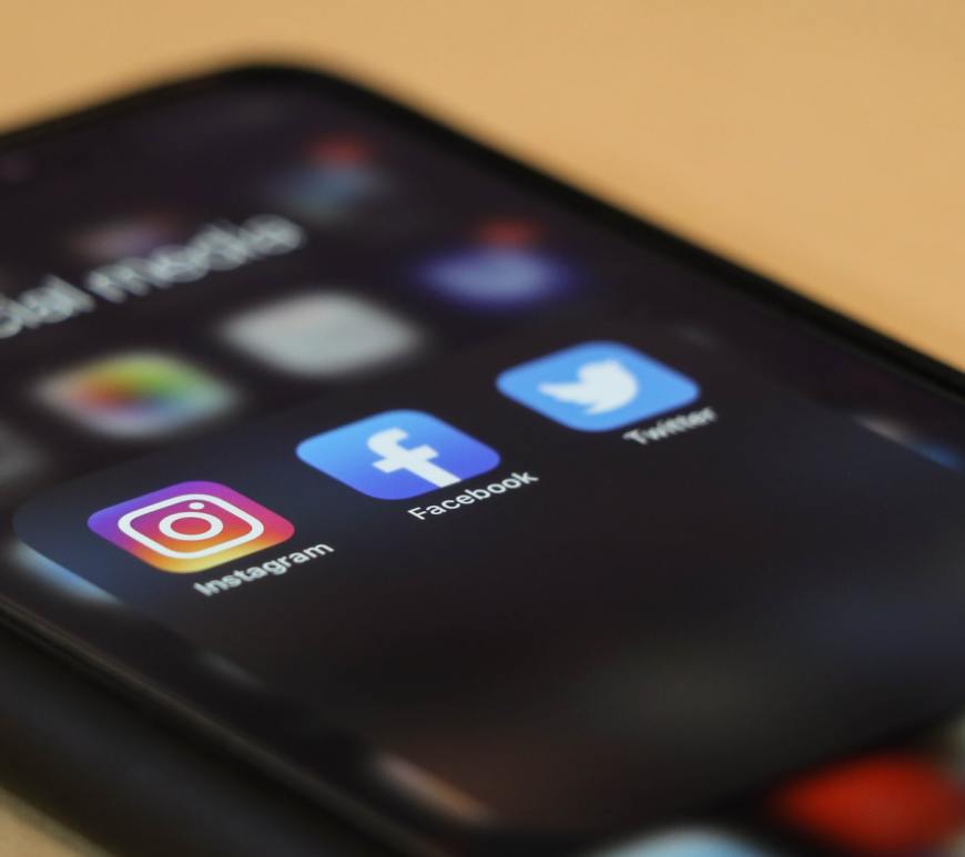 quais as diferencas entre midias sociais e redes sociais